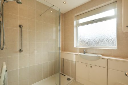 3 bedroom semi-detached house to rent - Photo 5