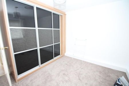 26 Rosebrook Grove, Carrickfergus, BT38 8NS - Photo 4