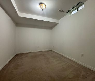 For Lease - 9 Baltic Street, Richmond Hill, Ontario - Photo 5