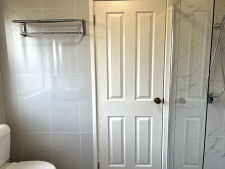 Walk to railway station - Photo 4