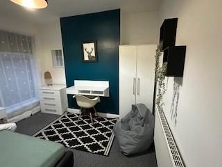1 bedroom in a house share to rent - Photo 5