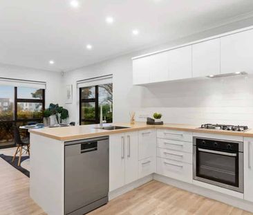 Modern 4BR Family Home in Takanini - Photo 2