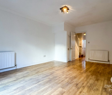 2 bed terraced house to rent in Horseshoe Crescent, Burghfield Common - Photo 2