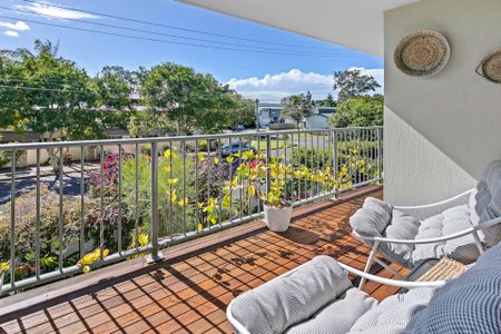 Spacious 3 Bedroom Townhouse with Grassed Courtyard&excl; - Photo 4