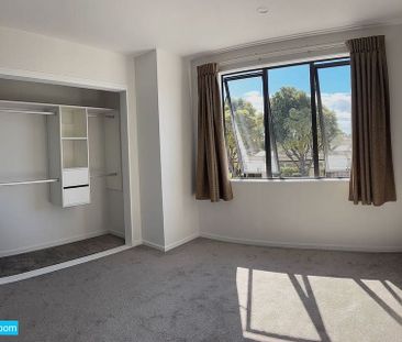 Modern Townhouse in Prime Location! - Photo 5
