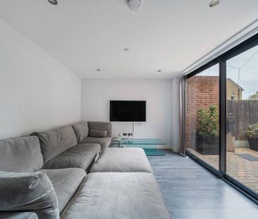 2 bedroom maisonette to rent - Photo 2