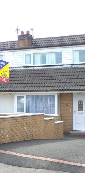 3 bedroom semi-detached house to rent - Photo 2