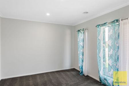 Stunning Large Family Home! - Photo 3