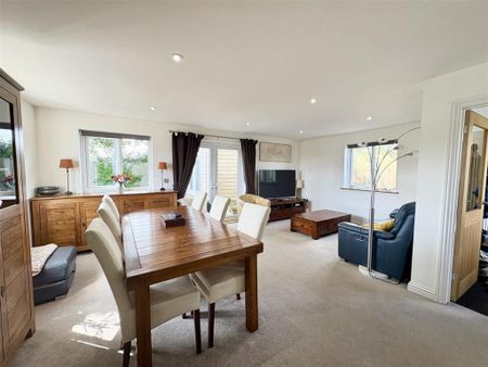 3 bedroom detached house to rent - Photo 3