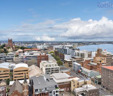 Air-conditioned apartment with city views, located across from Newc... - Photo 1