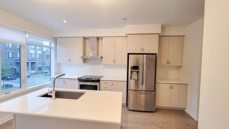 For Lease - 177 Salterton Circle, Vaughan, Ontario - Photo 3