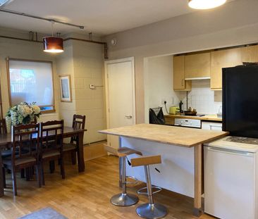 Room in a Shared House, Helios Road, SM6 - Photo 4