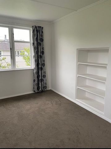 Newly Renovated 3 Bedroom Home - Photo 4