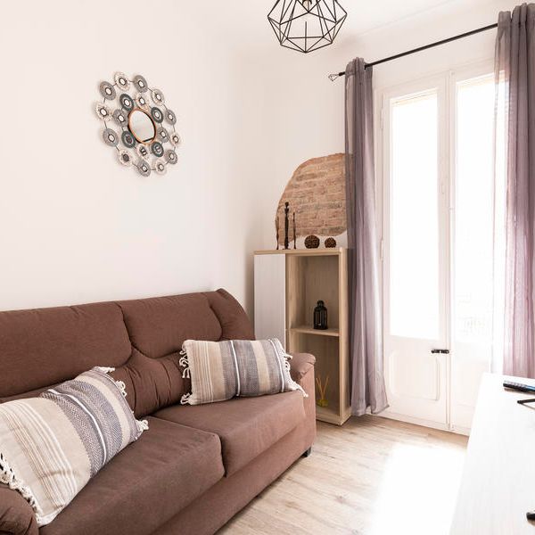 Newly renovated One-Bedroom Barceloneta Apartment with Balcony - Foto 1