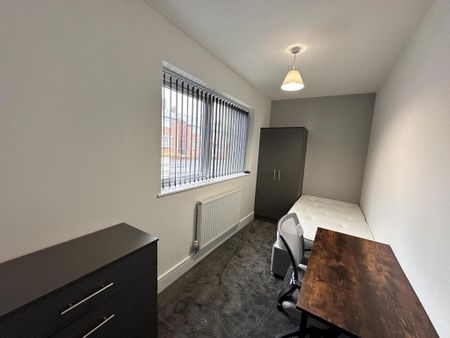 6 bedroom terraced house to rent - Photo 4