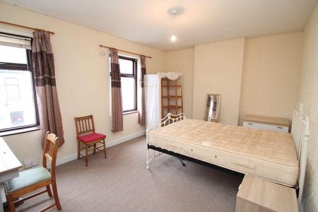 4 bedroom terraced house to rent - Photo 3