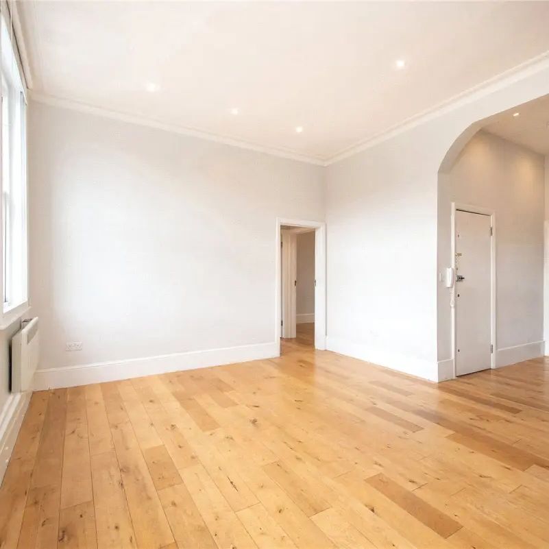 2 bedroom flat in Chalk Farm - Photo 1