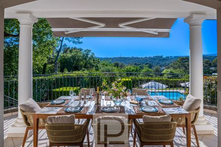 Location courte et longue durée - Villa familiale récente au calme absolu dans domaine privé avec piscine et tennis - Photo 4