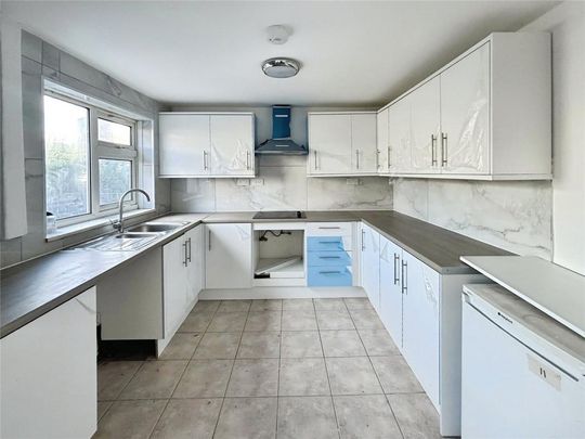 4 bedroom terraced house to rent - Photo 1