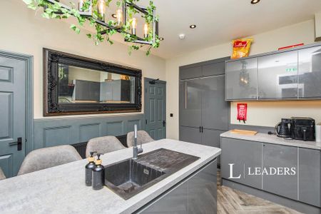 5 bedroom semi-detached house to rent - Photo 5