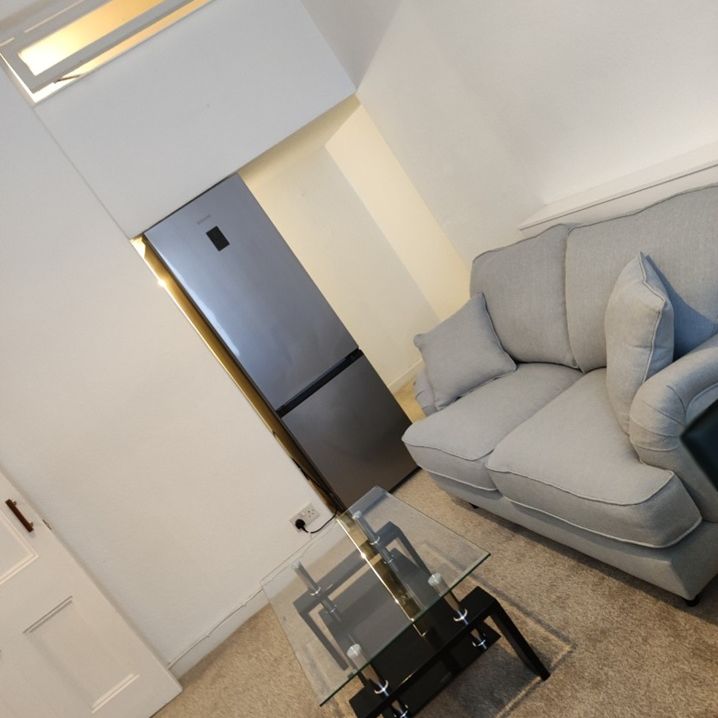 2 Bed Flat, Lochrin Place, EH3 - Photo 1