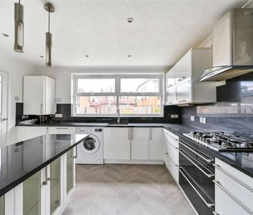 4 bedroom detached house to rent - Photo 6