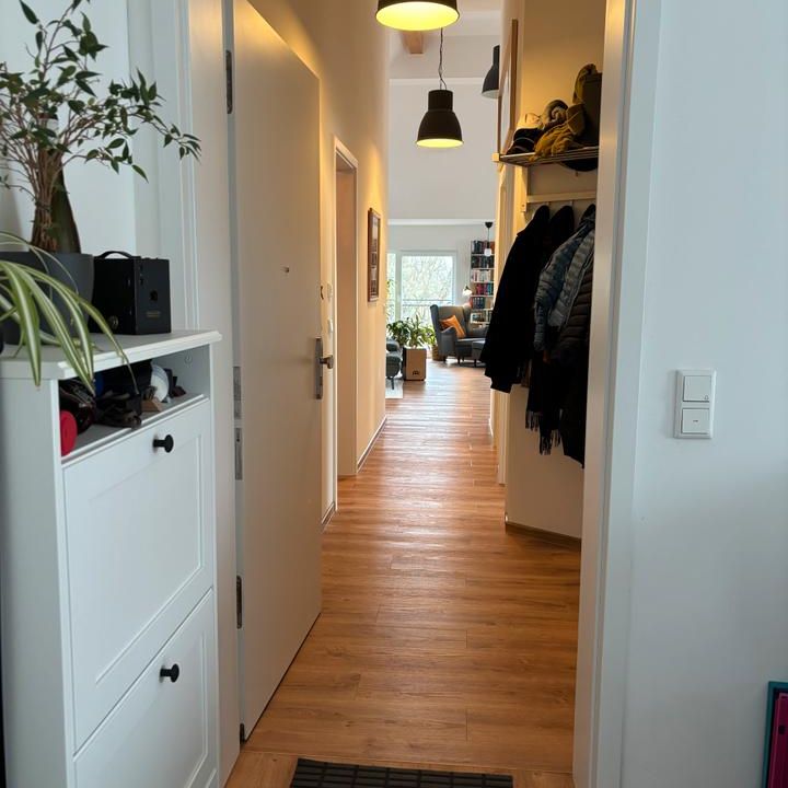 Lichtdurchflutete Dachgeschosswohnung / 3 ZKB / Schnell verfügbar - Foto 1