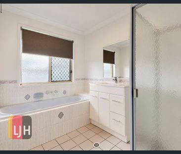 8 Blake Close, McDowall, Qld 4053 - Photo 5