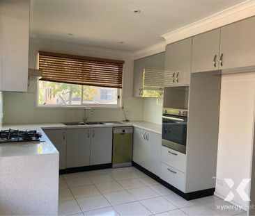 WELL-APPOINTED SINGLE LEVEL HOME IN A TERRIFIC LOCATION! - Photo 6