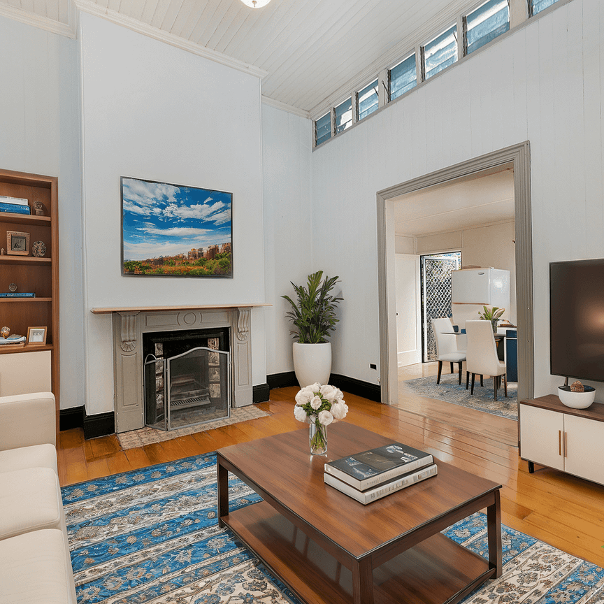 Character, style & charm - Photo 1