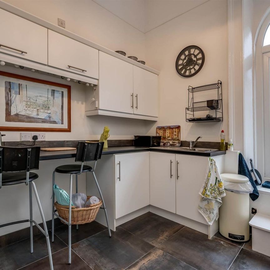 Flat F Notting Hill Manor, 118 Malone Road, BT9 5HR - Photo 1