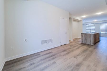 For Lease - 1352 Kaniv Street, Oakville, Ontario - Photo 2