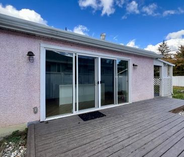 Cozy 2 Bedroom House: Downtown Kelowna - Photo 3