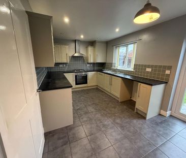 3 bedroom semi-detached house to rent - Photo 3
