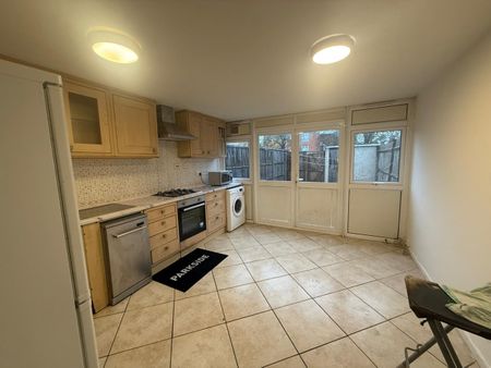 3 Bed Detached House, Lindsey Close, CR4 - Photo 5