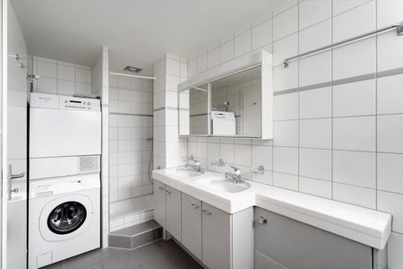 Living in style with a fantastic view - Photo 2