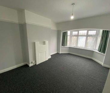 Sandhurst Drive Ilford, IG3 - Photo 6