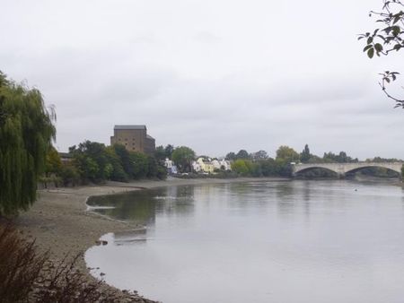 2 bedroom flat to rent - Photo 2