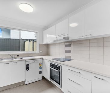 Renovated Duplex - Photo 4