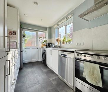 3 bedroom semi-detached house to rent - Photo 4