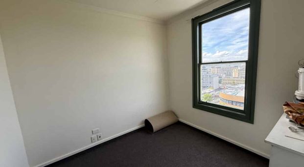 Bright Room in Central Shared Home - Photo 1