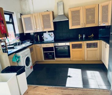 Room in a Shared House, Radcliffe Road, NG2 - Photo 5