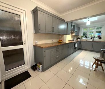 4 bedroom semi-detached house to rent - Photo 2