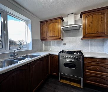 Elizabeth Crescent - Photo 2