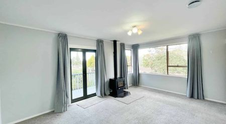 Sunny & Spacious 3-Bedroom House in Torbay - Photo 4