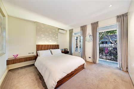 Furnished Executive Rental - Three Bedroom with Separate Study + Parking - Photo 4