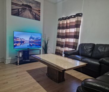 Room in a Shared House, Alton Road, L6 - Photo 2