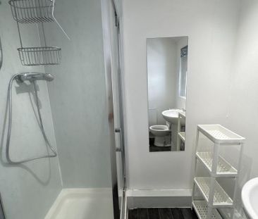 4 bedroom terraced house to rent - Photo 3