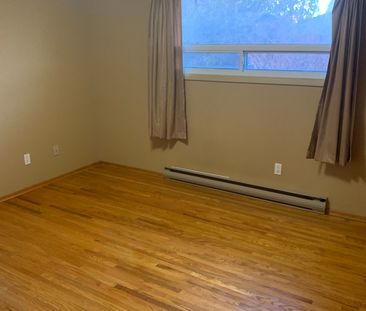 For Lease - 1089 Pearson Drive, Oakville, Ontario - Photo 2