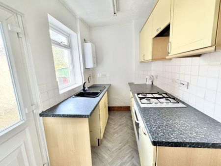 2 bedroom terraced house to rent - Photo 2
